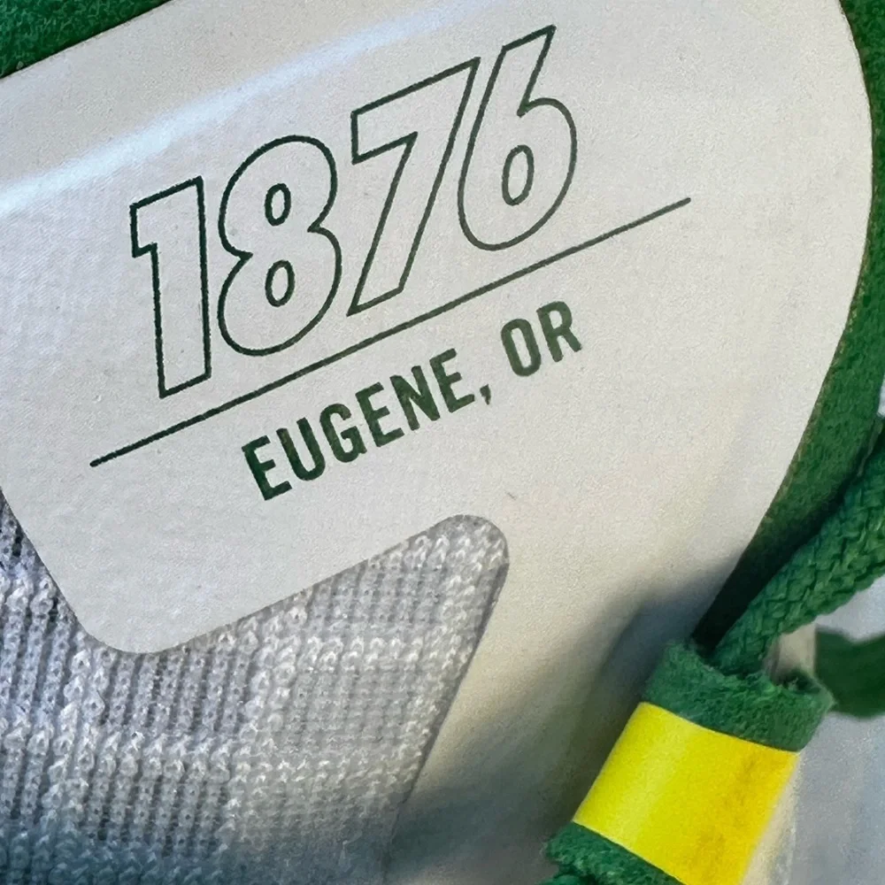 Nike Air Zoom Pegasus 37 Oregon Ducks size 10.0 running shoes